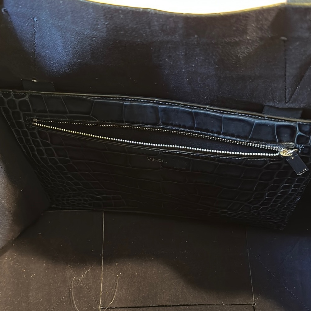 New VINCE Elegant Black Crocodile-Embossed Tote Bag - Picture 5 of 11